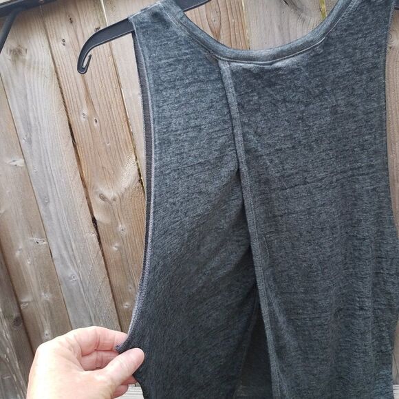 Tank Top Distressed Gray Owl Juniors Slit Open Back Large 11/13 - Picture 9 of 12